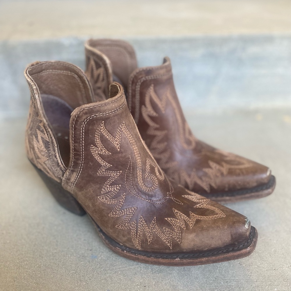 Ariat-Dixon Western Boot Size 5.5(runs big)